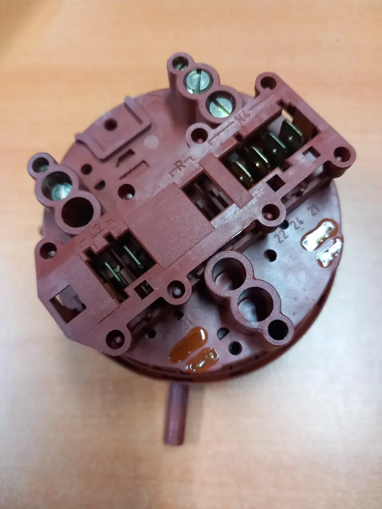PRESSOSTAT AEG 645266130 -8996452661300 - Jusqu'à fin de stock-49/37-132/105-183/155
