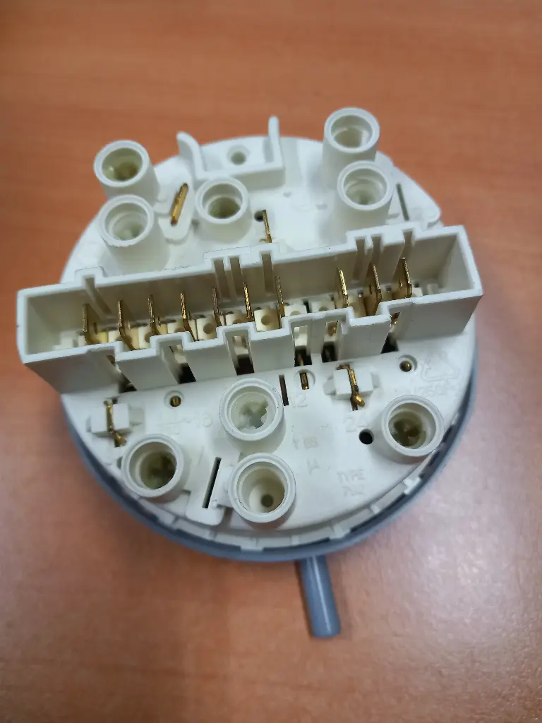 PRESSOSTAT ML  WH 481927128713 - Jusqu'à fin de stock