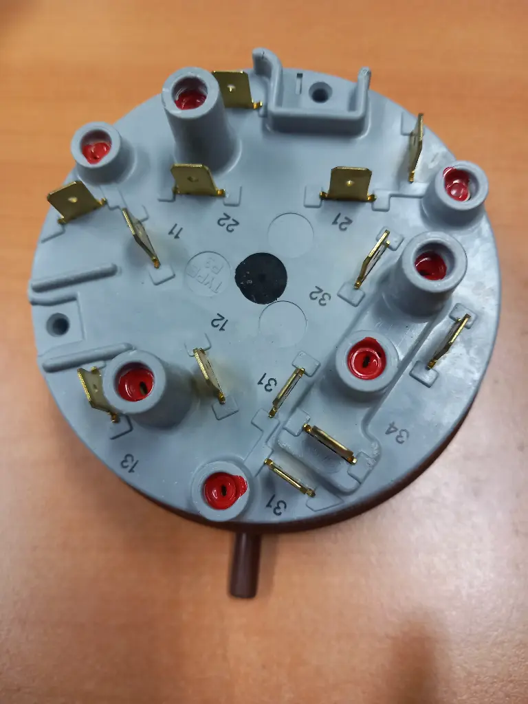 PRESSOSTAT ML WHIRLPOOL 481227128018-02/4510.9900.5310-70/30-100/50-160/110