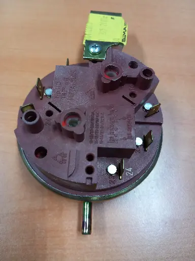 [104.001.000.000] PRESSOSTAT UNIVERSEL M.L. 520 D2F- 913960-165-75/75-35