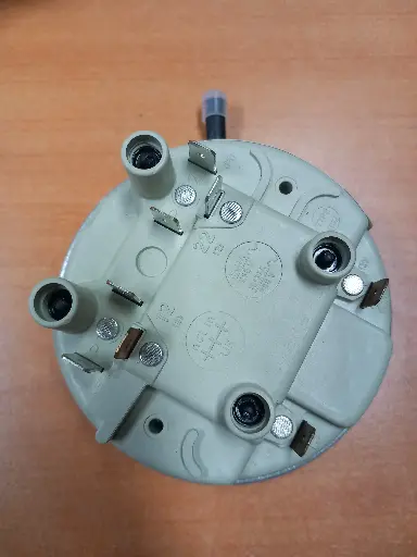 [104.001.005.001] PRESSOSTAT ML WH 481227128093 - Jusqu'à fin de stock