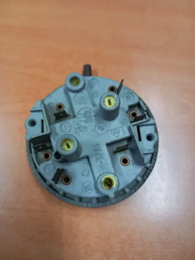 [104.001.005.014] PRESSOSTAT ML WH 481927120107 - Jusqu'à fin de stock