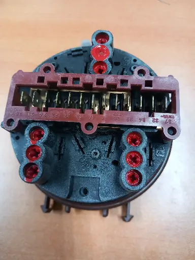 [104.001.005.021] PRESSOSTAT ML WH 481227128017 - Jusqu'à fin de stock