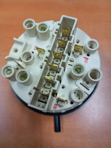 [104.001.009.002] PRESSOSTAT ML ELECTROLUX-ZANUSSI  4210014114004 - Jusqu'à fin de stock-447/97-331702101-95/50-115/65-130/90